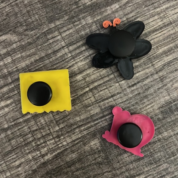 🦋 Set of 3 Crocs Charms 🐌 - Picture 2 of 5